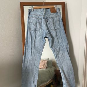 Light Wash Levi’s Wedgie Straight Jeans